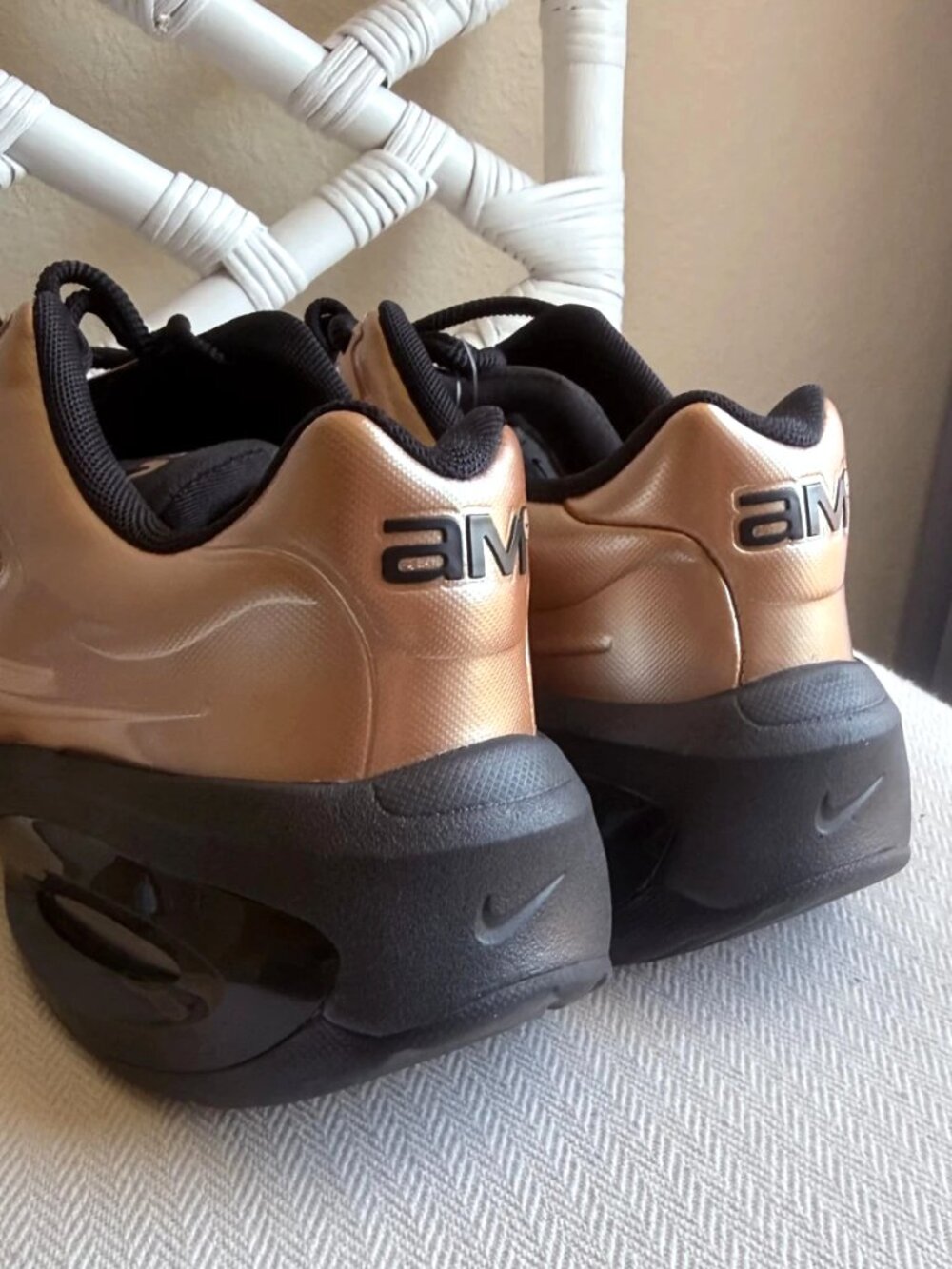 Nike Air Max Muse Women's Sneakers Rose Gold Metallic Black Size 10 New - Picture 4 of 14